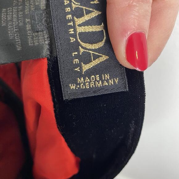 Vintage Escada Women’s Midi Skirt, Sz 40,‎ Black Velvet, Germany 80’s - Picture 4 of 9